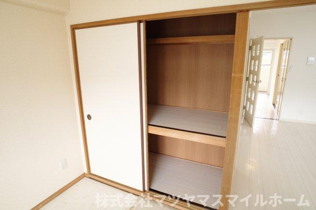 シロハイヌ今米（403） 収納