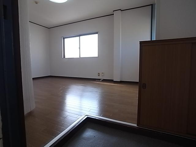 メゾン深野Ⅰ（4A） リビング