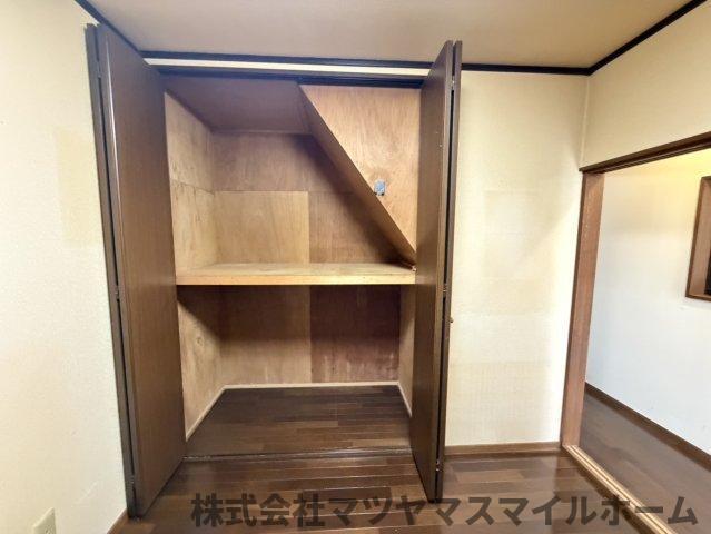 日下1丁目貸家 収納