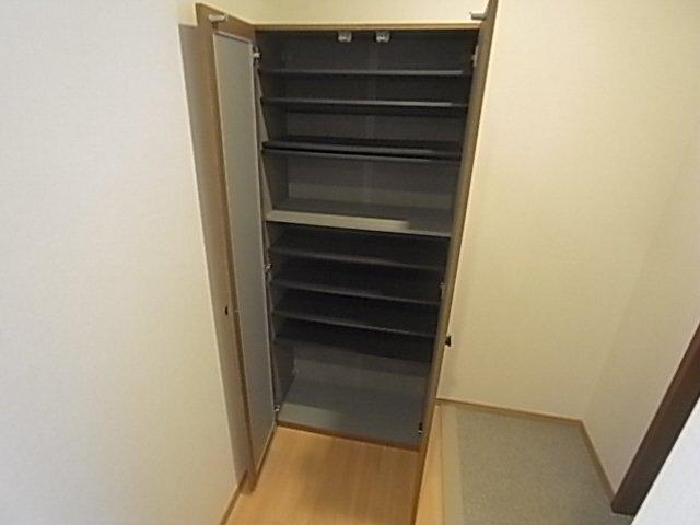 ＯＮＥ　ＳＴＥＰ　A棟 玄関