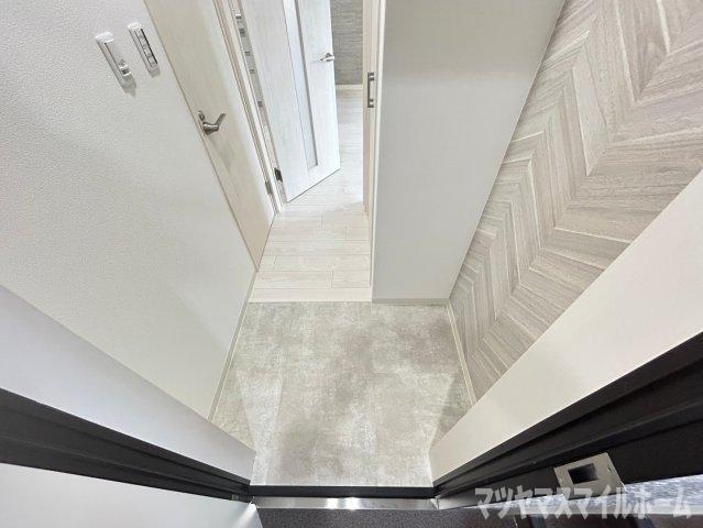 ラモーナ雁屋西町（301） 玄関