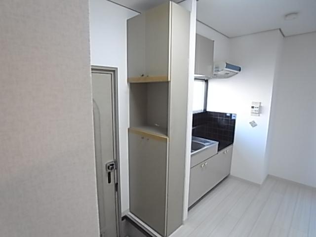 ロゼッリーナ灰塚（102） 玄関