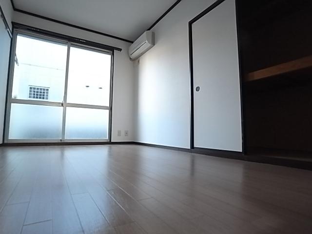 ロゼッリーナ灰塚（102） リビング