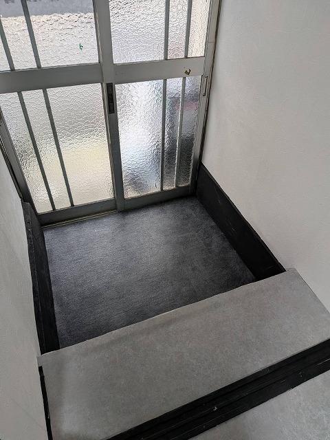 津の辺町貸家（1） 玄関