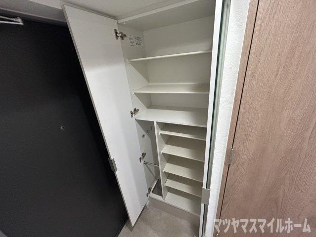 プレリス鶴見緑地グランガーデリア（502） 玄関
