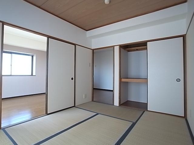 エステート野崎（301） 収納