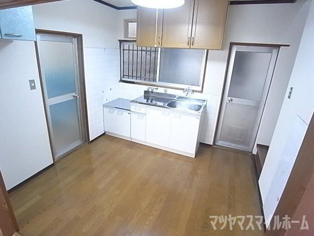 灰塚4丁目貸家（西側） リビング