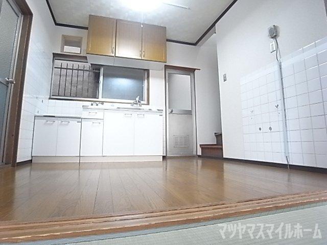 灰塚4丁目貸家（西側） リビング