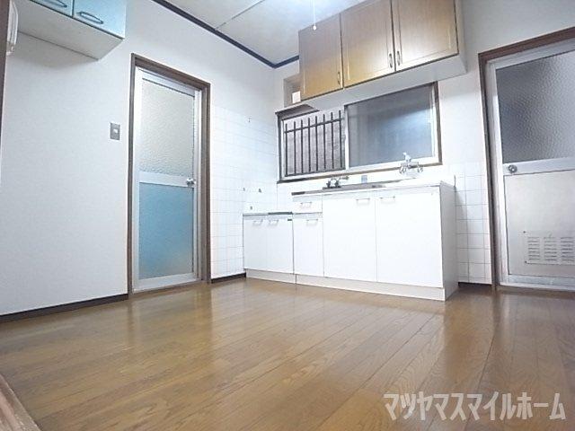 灰塚4丁目貸家（西側） リビング