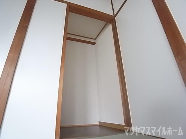 灰塚4丁目貸家（西側） 収納