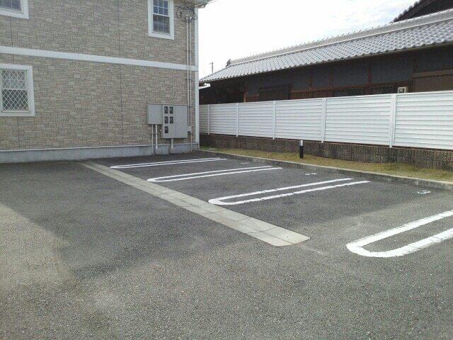 ソレイユ堀溝（105） 駐車場