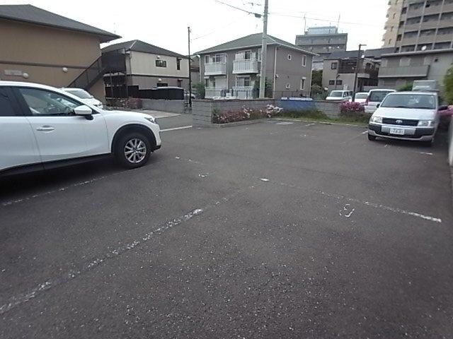 サンモールＤ棟（202） 駐車場