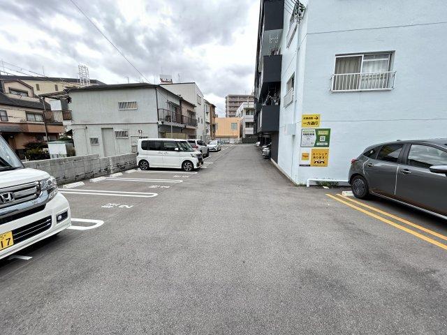 ウィンドヒル住道（旧シャトー光）（401） 駐車場