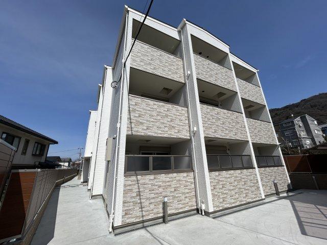 四条畷駅より徒歩12分 築1年1ヶ月 3階建の賃貸物件