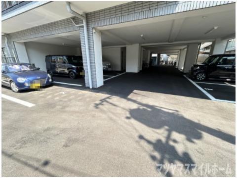 メイフェアN（206） 駐車場