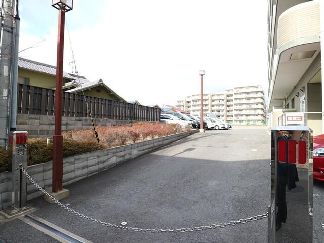 ヴェルデュール石切（202） 駐車場