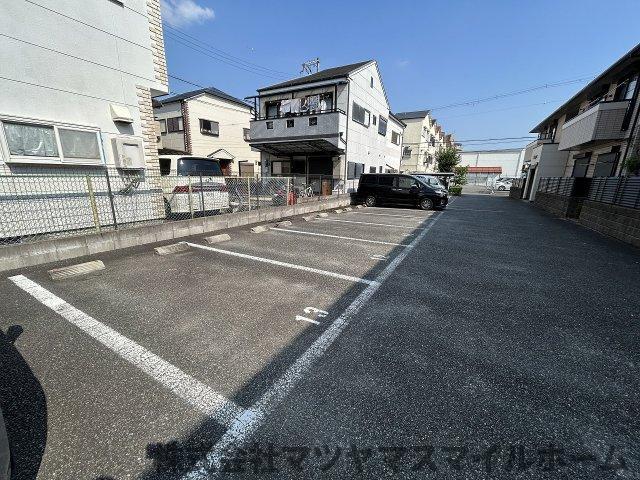 ヴァロンドール角田C（101） 駐車場