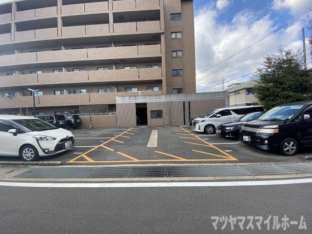 さんさん吉田（205） 駐車場