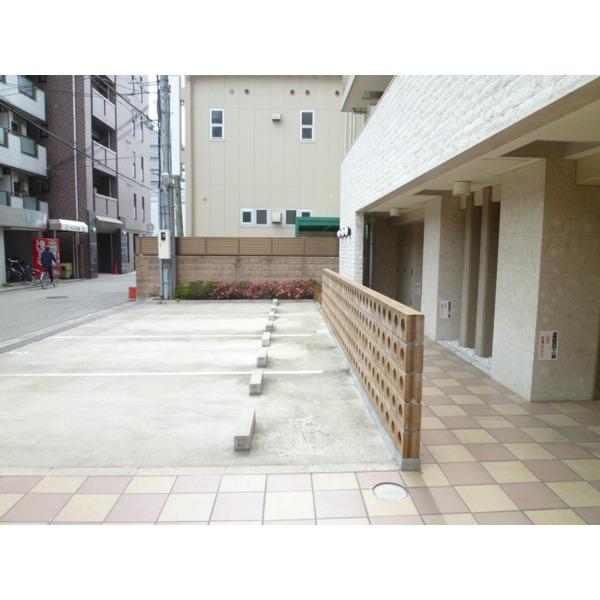 エステムヒルズ新大阪 駐車場