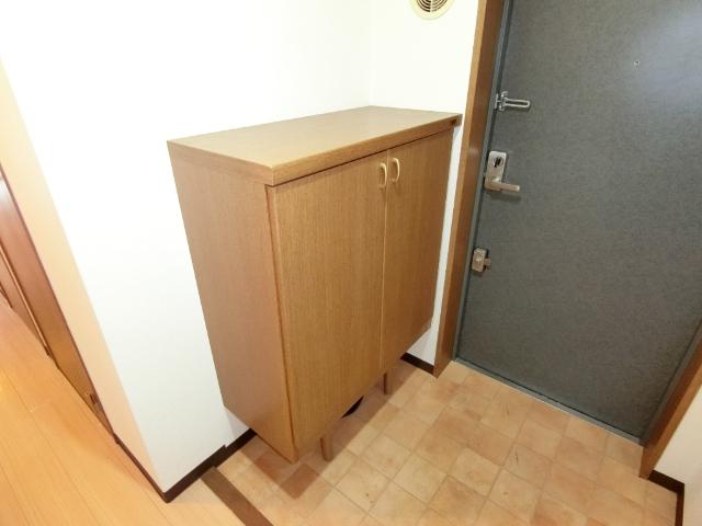 ウエストコート新大阪 玄関
