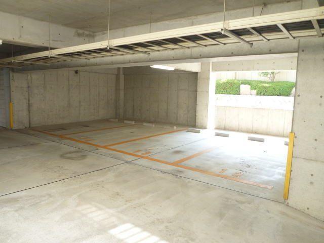 アメニティコート芦屋春日北棟 駐車場