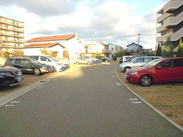 高優賃アメニティコート武庫之荘 駐車場