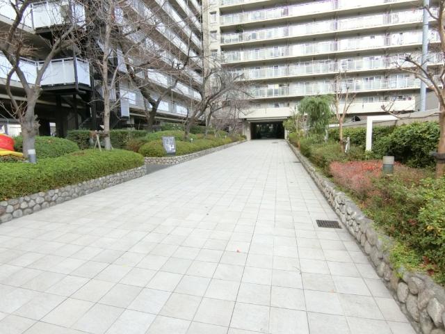 ファミールハイツ北大阪1号棟 エントランス