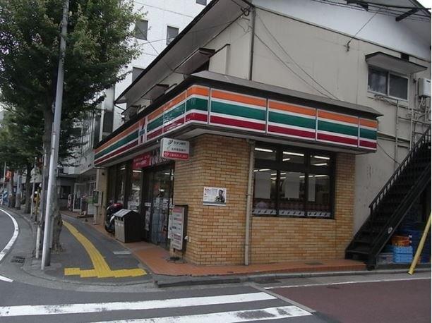 セブンイレブン二俣川店：136m