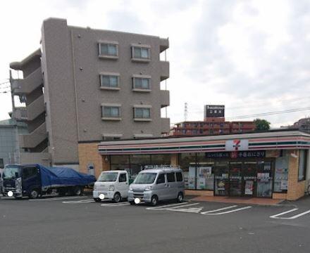セブンイレブン横浜さちが丘南店：448m
