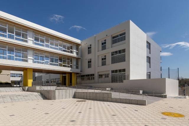 横浜市立緑園義務教育学校：411m
