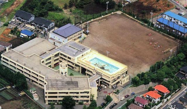 下瀬谷中学校：640m
