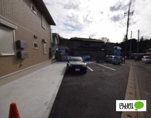 パストラル（105） 駐車場