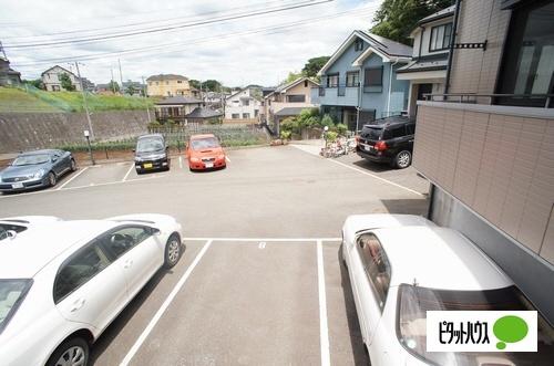 横浜市泉区岡津町アパート 駐車場