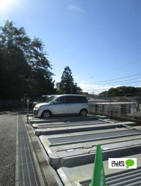 グランドヒルズ横浜（501） 駐車場