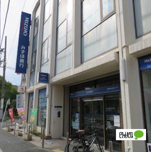 みずほ銀行鶴ケ峰支店：884m