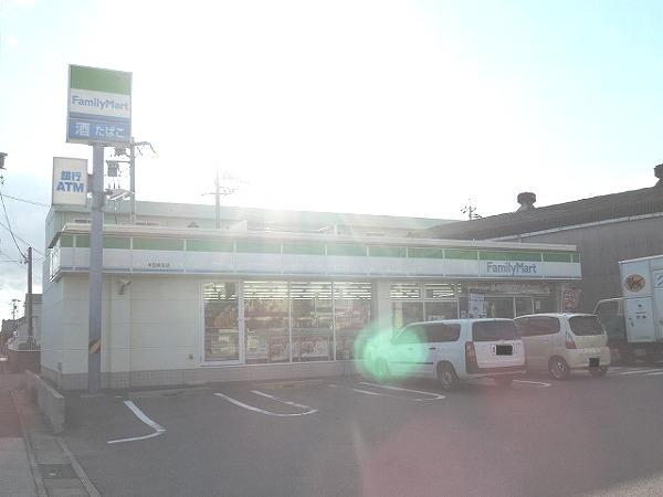 ファミリーマート半田東洋店：387m