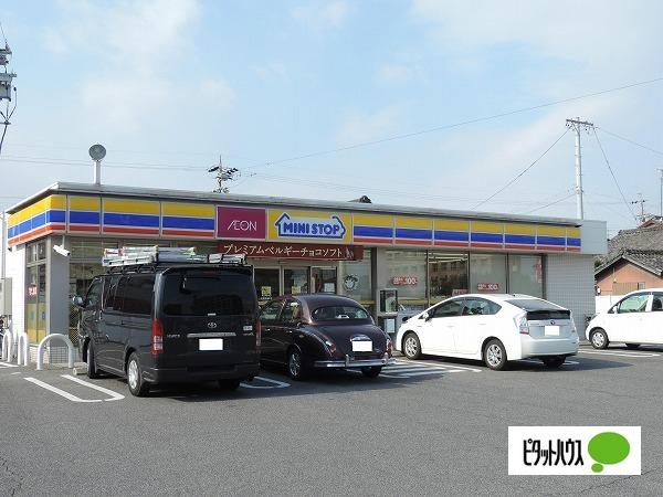ミニストップ半田有楽町店：429m