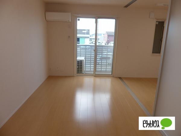 半田市瑞穂町アパート リビング