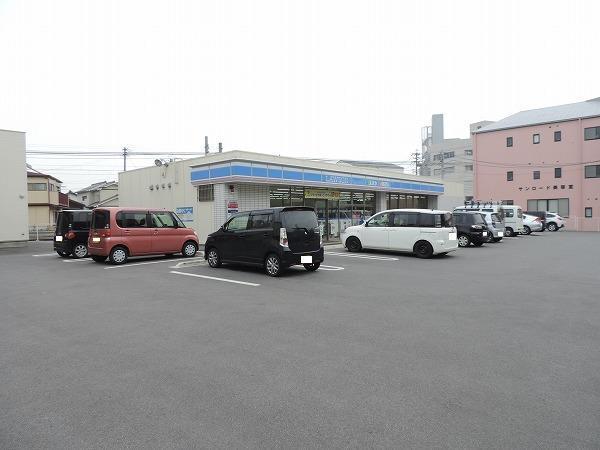 ローソン半田星崎町店：674m