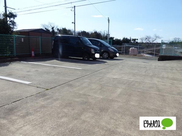 コーポカドタ（107） 駐車場