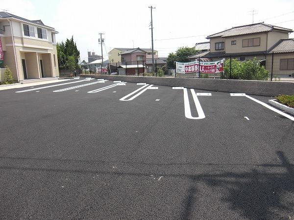 サンライト　ガーデン（203） 駐車場