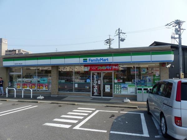 ファミリーマート半田やなべ高山店：379m