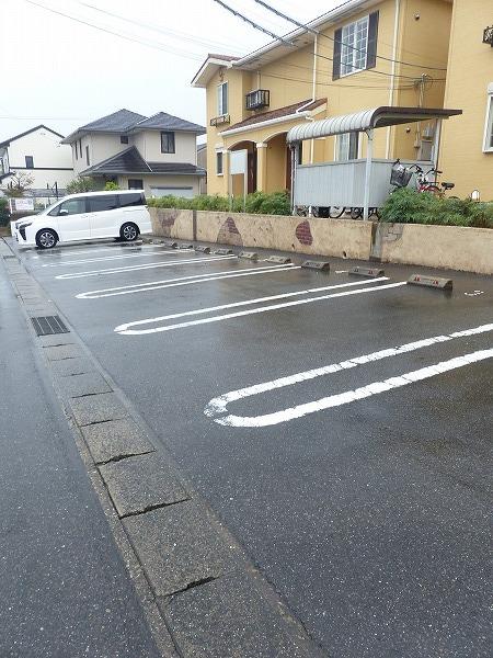 ブリエ　ドゥ（101） 駐車場