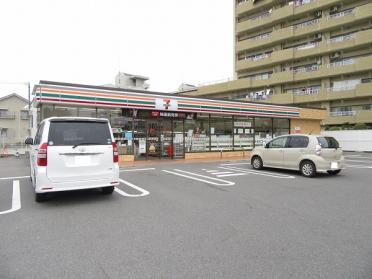 セブンイレブン常滑北条2丁目店：611m