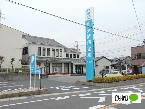 知多信用金庫南支店：607m
