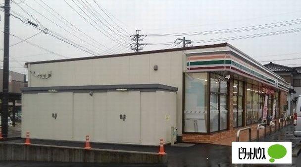 セブンイレブン半田成岩本町店：646m
