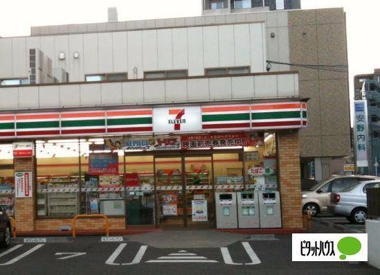 セブンイレブン知多半田駅前店：225m