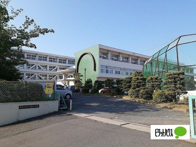 常滑市立常滑東小学校：829m