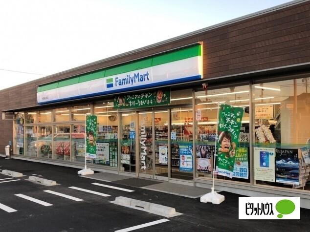 ファミリーマート半田板山町店：769m