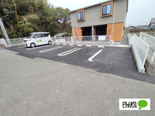 ヒルズＣＨＡＫＯ（201） 駐車場